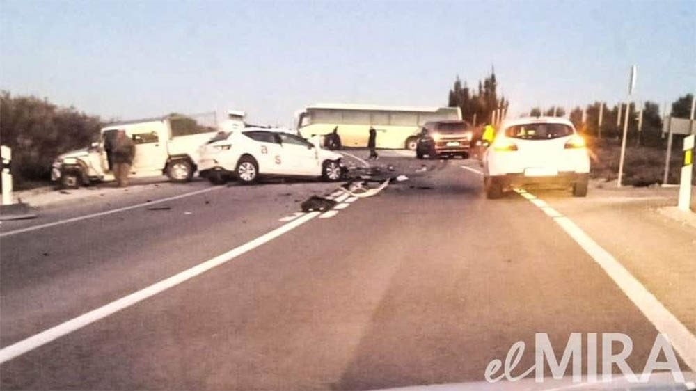 Un hombre muerto y varios heridos en impactante accidente en Jerez entre un autobús y dos coches