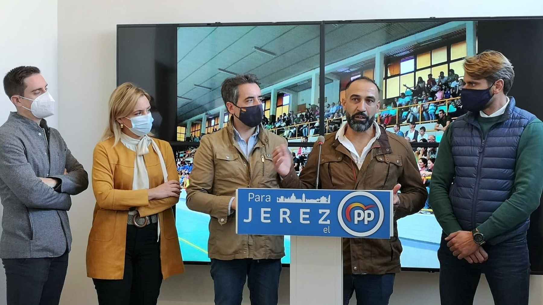 Artistas, famosos y toreros de <a  data-cke-saved-href='https://www.elmira.es/seccion/jerez/' href='https://www.elmira.es/seccion/jerez/'
                                       title='<a href='https://www.elmira.es/seccion/jerez/'
                                       title='Jerez' target='_blank'>Jerez</a>' target='_blank'><a  data-cke-saved-href='https://www.elmira.es/seccion/jerez/' href='https://www.elmira.es/seccion/jerez/'
                                       title='Jerez' target='_blank'>Jerez</a></a> se unen para ayudar a los niños de La Palma