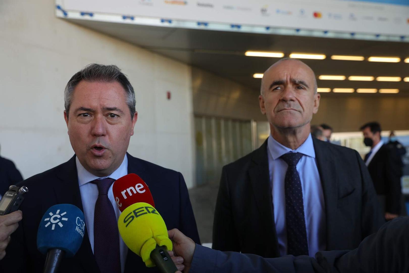 Sevilla adelanta el encendido del alumbrado de Navidad pero anuncia que no competirá con Vigo