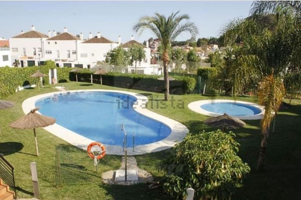 Los 2 unifamiliares de Málaga en venta con más patio y piscina