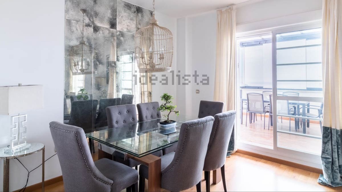 Los 2 unifamiliares de Málaga en venta con más patio y piscina  