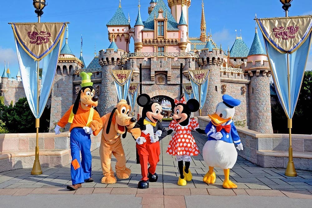 El Corte Inglés arrasa en ventas de viajes a Disneyland Paris para vivir la Navidad más mágica