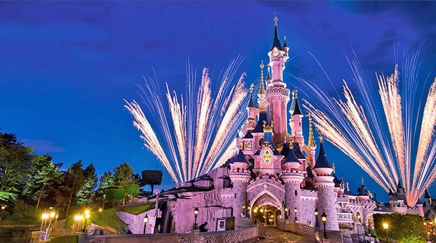 El Corte Inglés arrasa en ventas de viajes a Disneyland Paris para vivir la Navidad más mágica