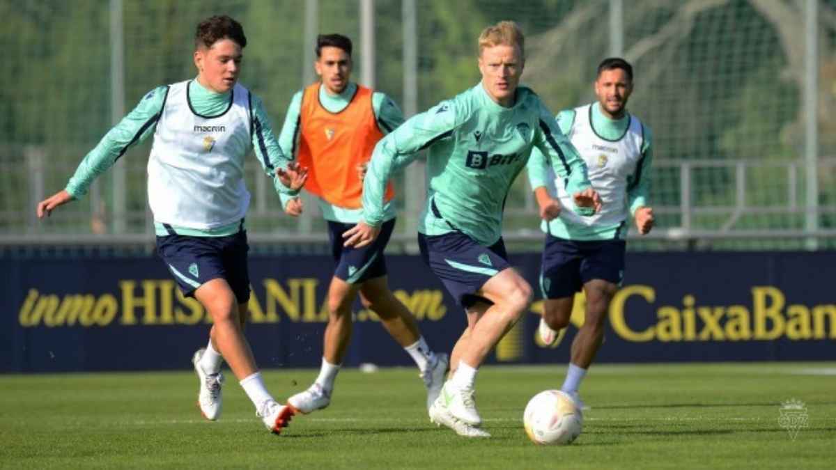 Jens Jonsson durante una sesión de entrenamiento del Cádiz CF