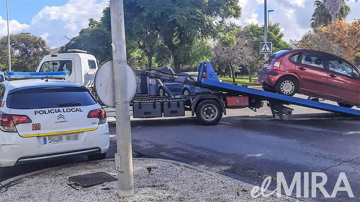 Fuerte colisión entre 2 coches en Jerez