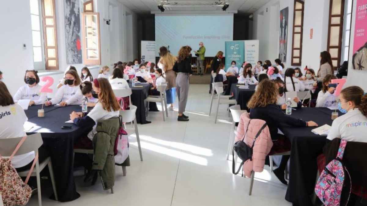Programa 'La Ciencia y la Tecnología también son cosas de Chicas' de la Diputación de Málaga
