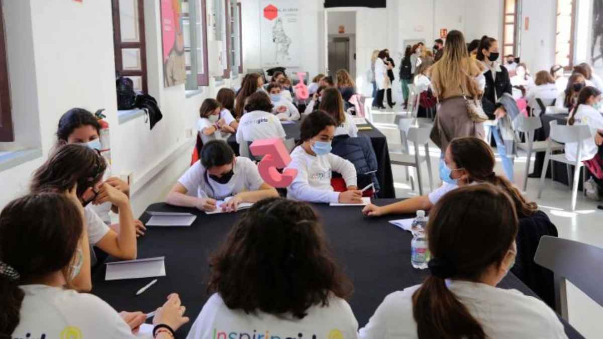Programa 'La Ciencia y la Tecnología también son cosas de Chicas' de la Diputación de Málaga