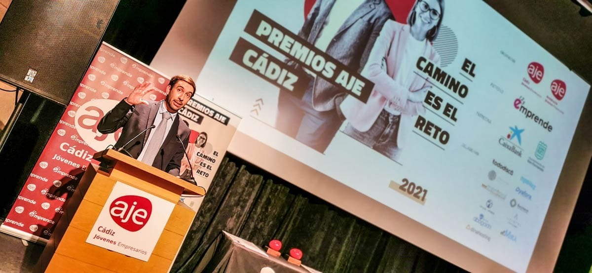 Juan Antonio Parra en los Premios AJE <a  data-cke-saved-href='https://www.elmira.es/seccion/cadiz/' href='https://www.elmira.es/seccion/cadiz/'
                                       title='Cádiz' target='_blank'>Cádiz</a>