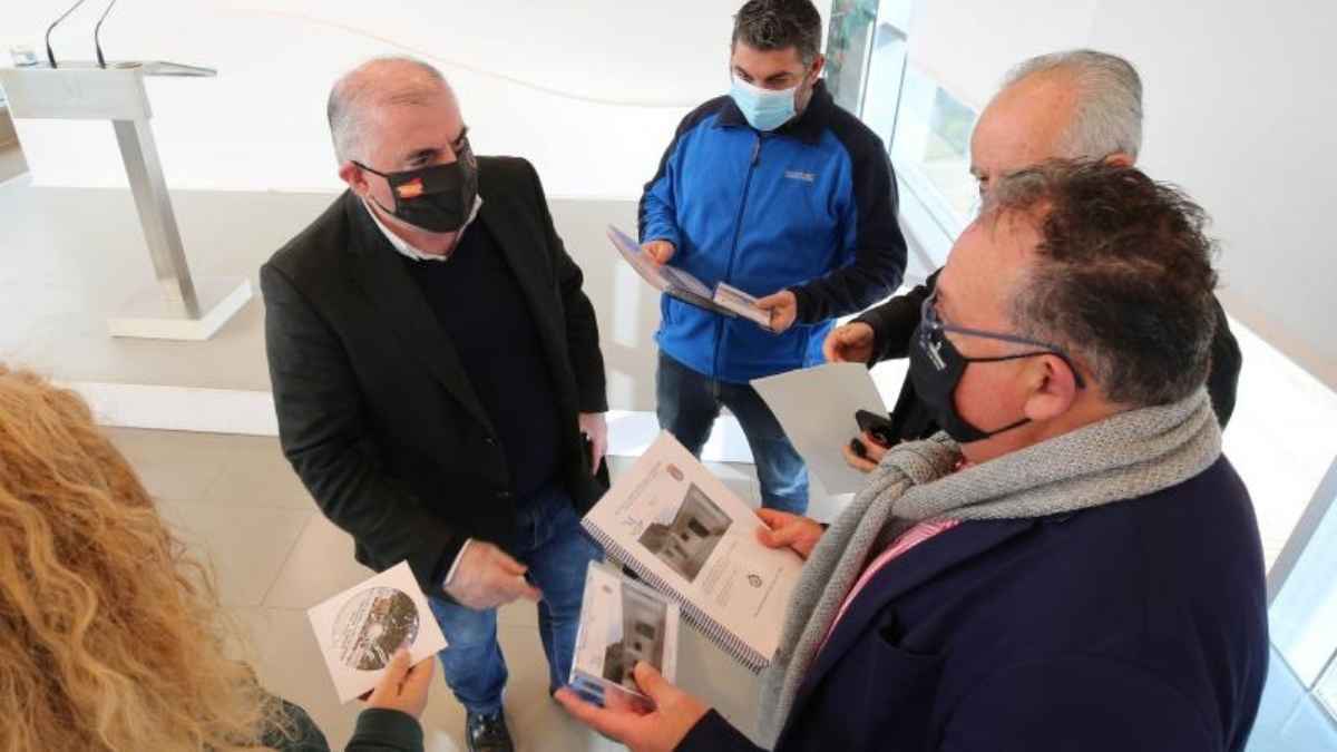 Entrega de los nuevos planes de emergencia y autoprotección de Protección Civil de la Diputación de Málaga