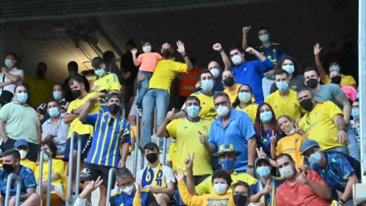 La afición del Cádiz CF no disfruta de una victoria de su equipo desde el 8 de mayo