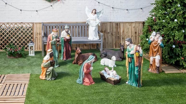 Leroy Merlín compite con El Corte inglés con el Belén más grande y exclusivo del mercado: figuras de 1 metro