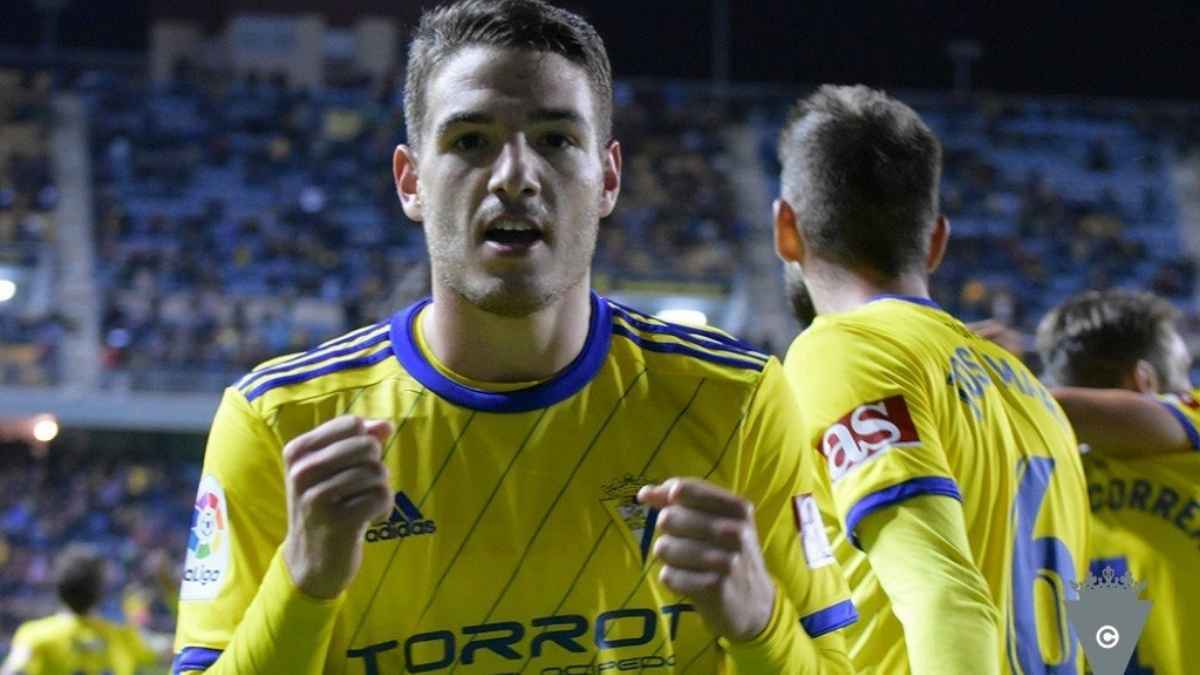 Manu Vallejo celebra un tanto ante la cámara