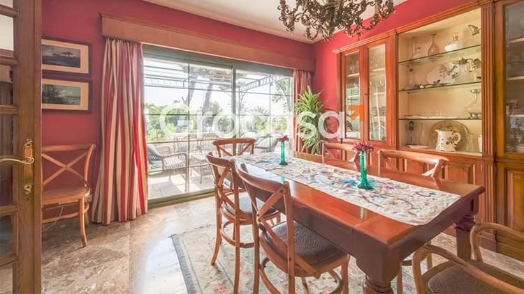 El chalet en venta con más habitaciones de Málaga es perfecto para disfrutar en familia: 377 metros cuadrados
