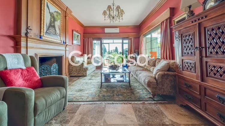 El chalet en venta con más habitaciones de Málaga es perfecto para disfrutar en familia: 377 metros cuadrados