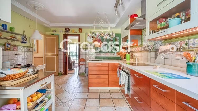 El chalet en venta con más habitaciones de Málaga es perfecto para disfrutar en familia: 377 metros cuadrados