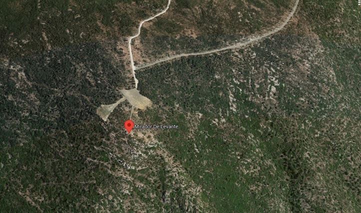 Fallece un parapentista tras sufrir un choque con otro y caer en una zona de bosque en Algodonales