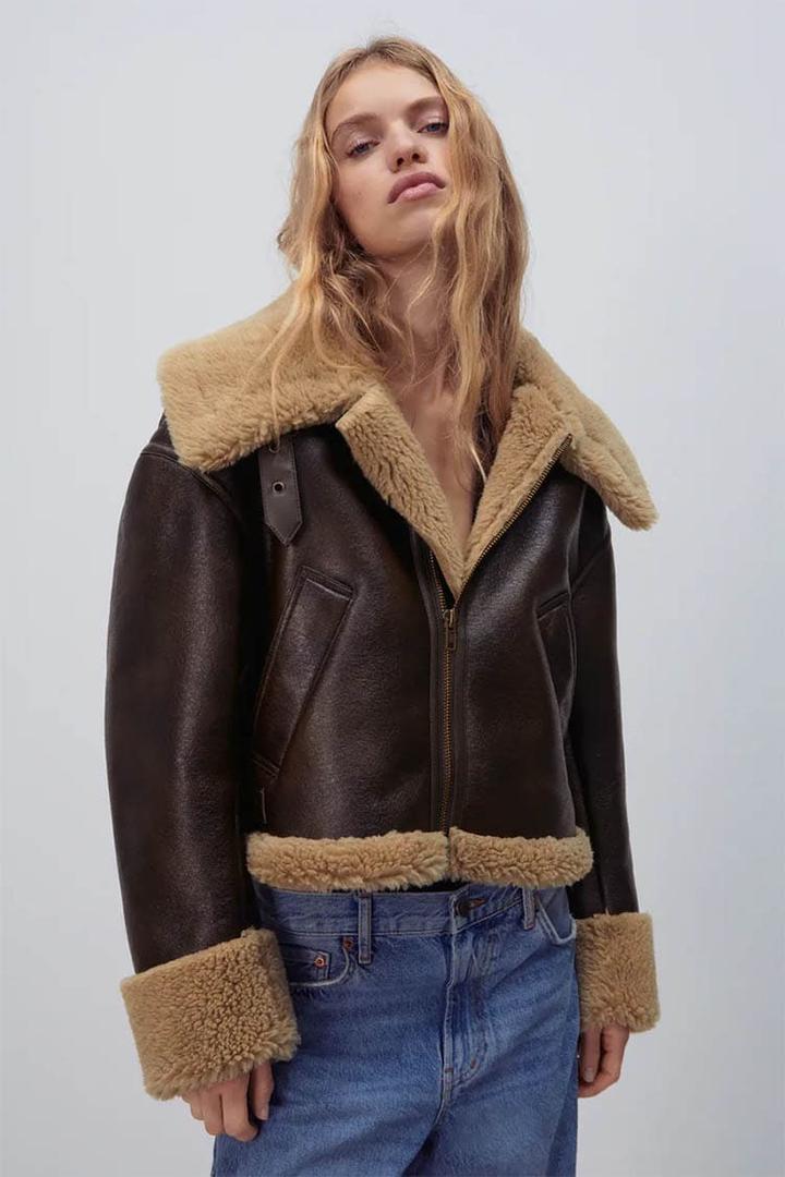 La chaqueta estilo aviador para mujer triunfa en Zara a días de Navidad
