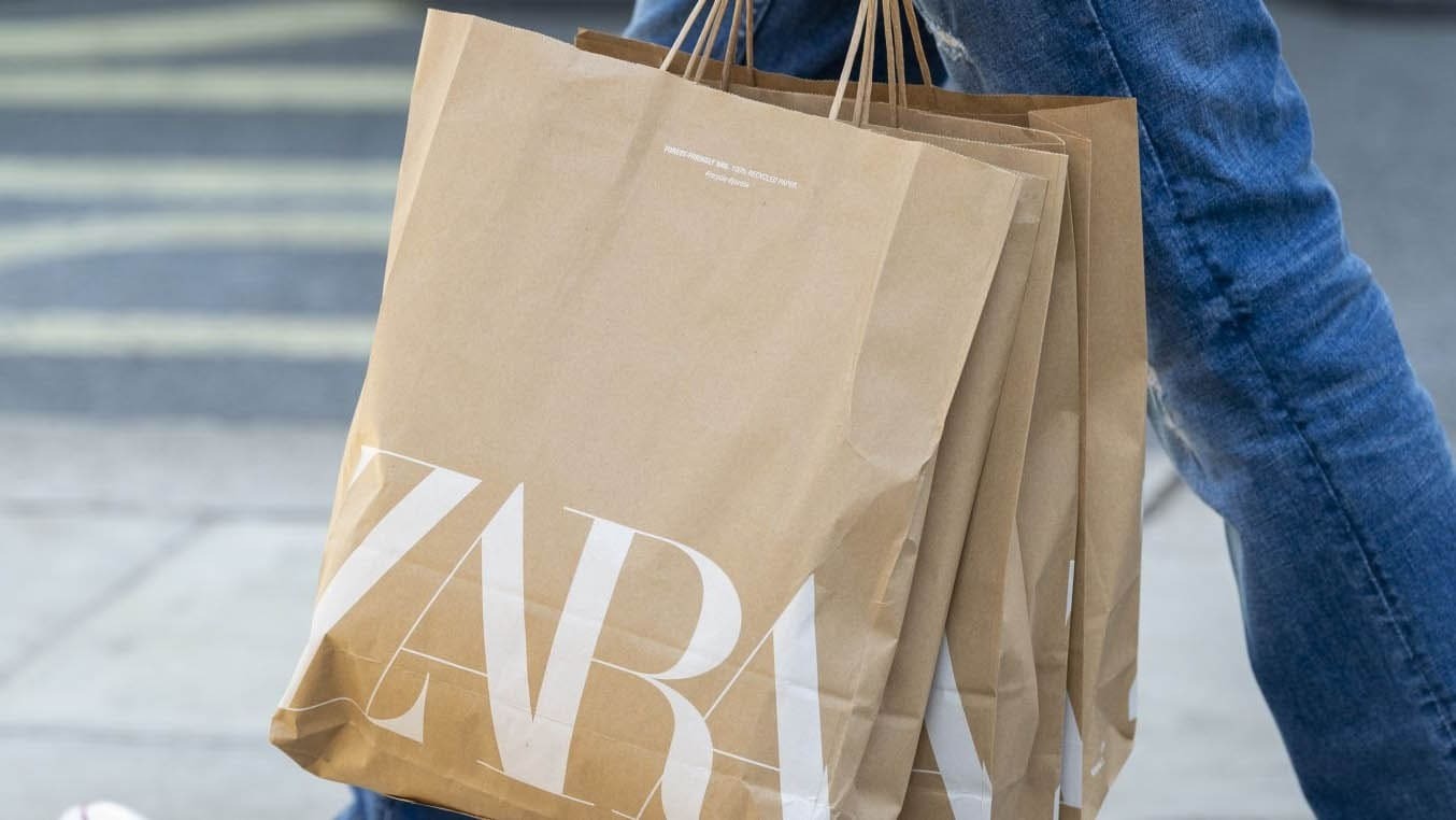 La chaqueta estilo aviador para mujer triunfa en Zara a días de Navidad