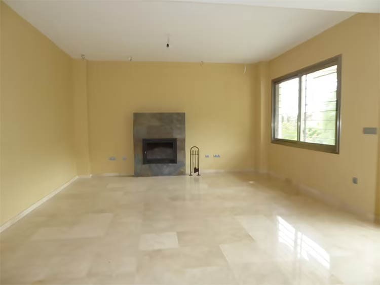 Ofrecen como oportunidad en Málaga una casa adosada de 400 metros cuadrados: 2.700 Euros al mes