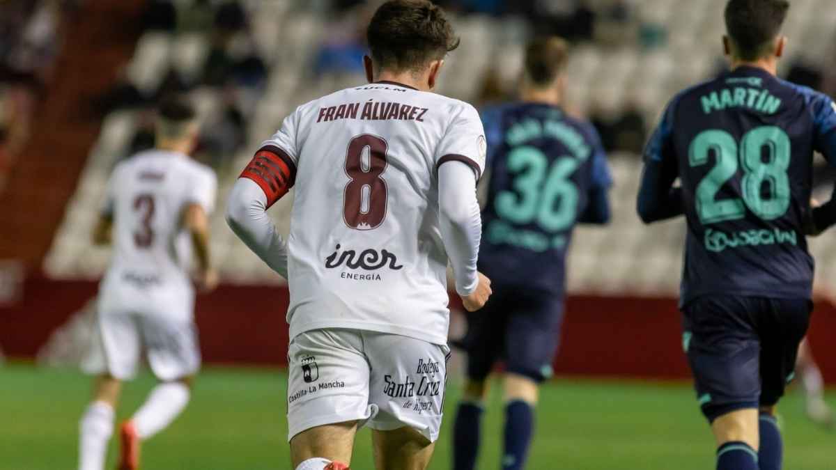 Fran Álvarez acaparó mucho control del balón en el ataque del Albacete frente al Cádiz CF