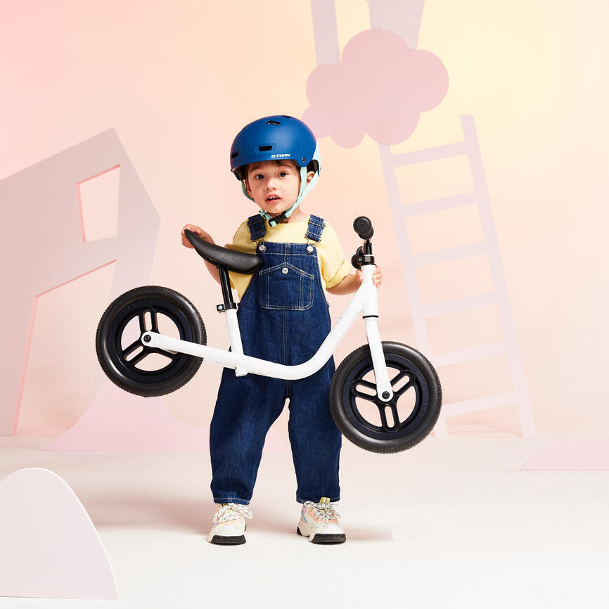 La mejor primera bicicleta la transforma Decathlon en el regalo ideal para Navidad: Barata y sin pedales