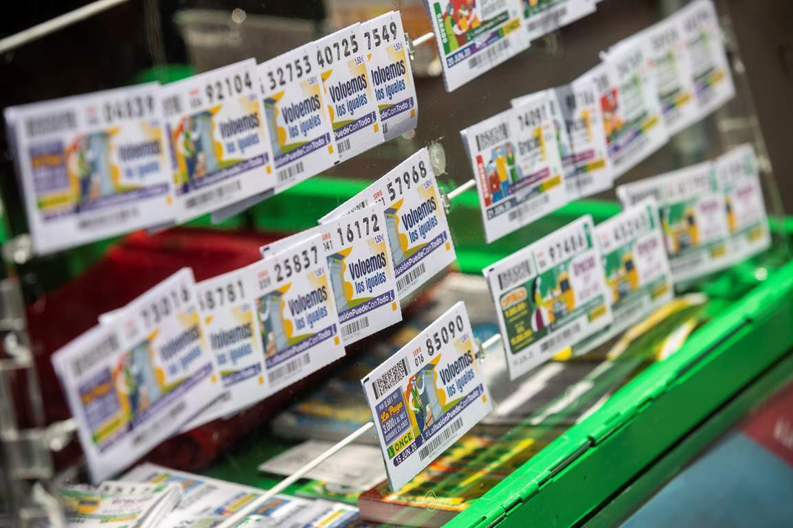 El lotero de la suerte está en Lepe: Seis años seguidos dando premios en Navidad