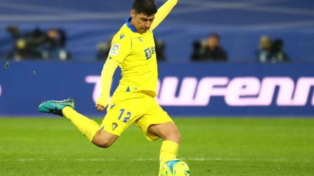 Tomás Alarcón realizó un gran encuentro en la medular amarilla