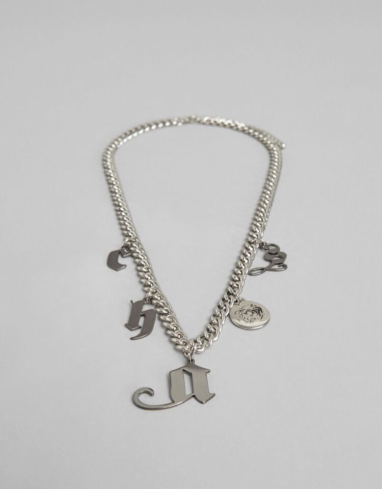 Bershka viste con la mejor serie a los amantes de Netflix: regalo perfecto para Navidad