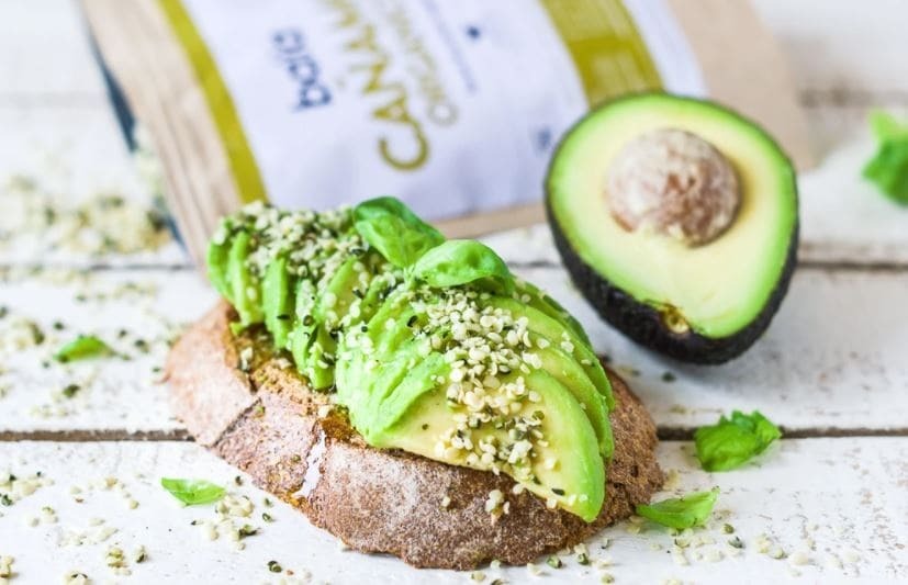 aguacate con cáñamo