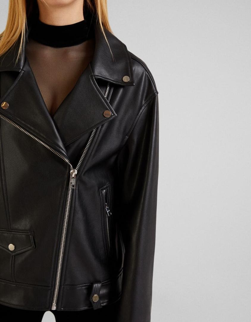 Bershka te hace sentir motera o estrella de Rock gracias a una espectacular cazadora de piel