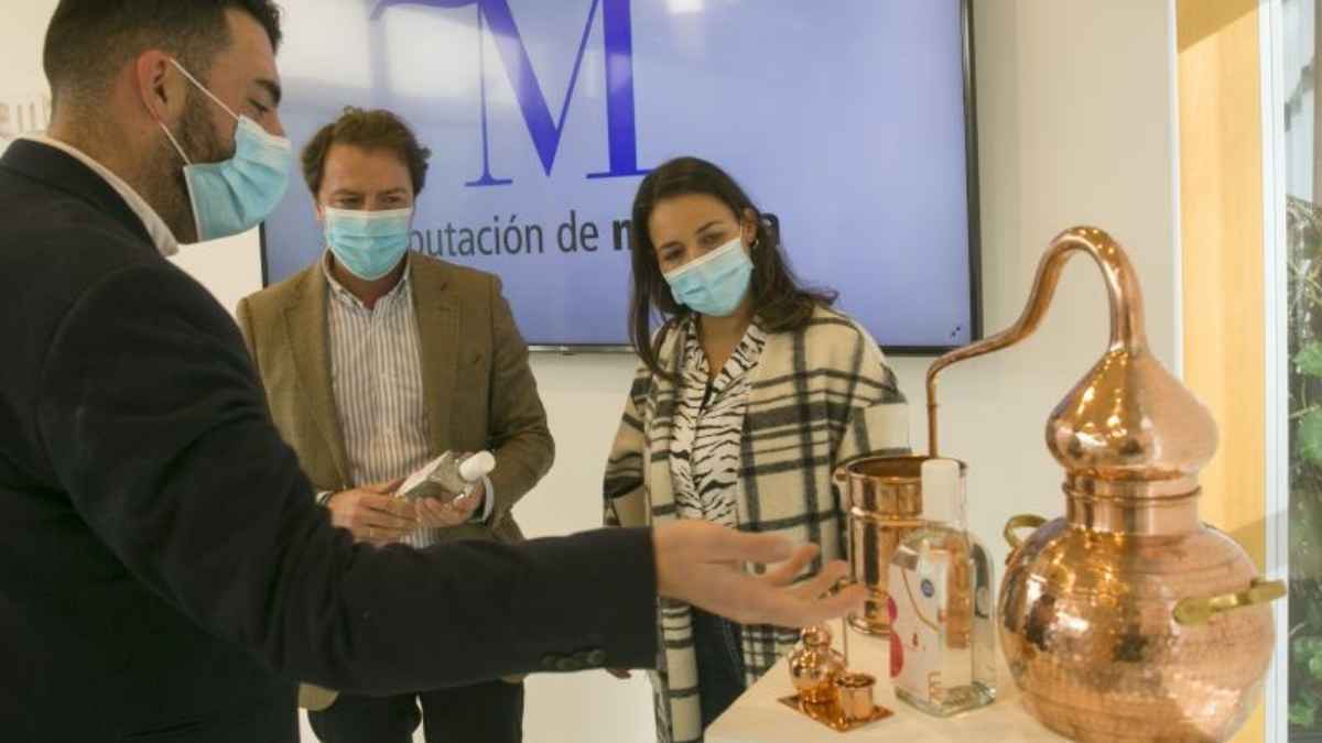 Acto de presentación de la VIII edición de su Concurso de Aguardiente de Jubrique en la Diputación de Málaga