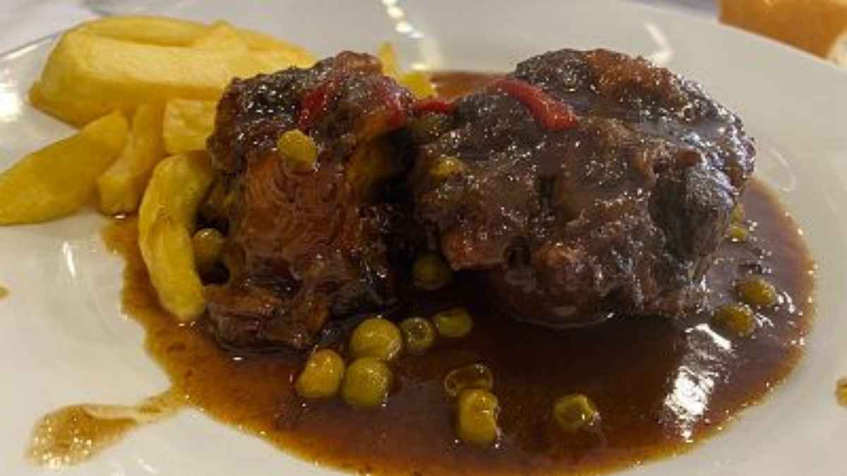 Rabo de toro a la rondeña