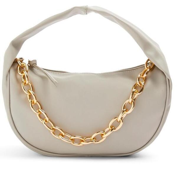 Primark lanza 7 nuevos bolsos con cadenas a precio low cost: ideal como regalo de Reyes