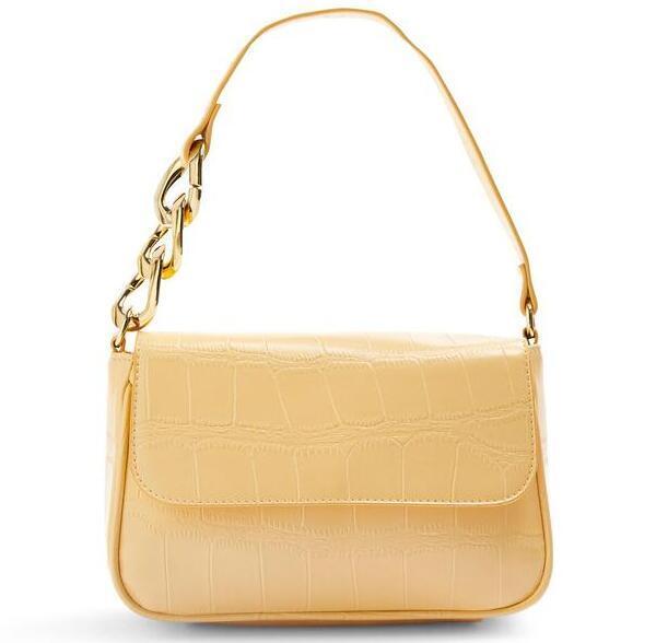 Primark lanza 7 nuevos bolsos con cadenas a precio low cost: ideal como regalo de Reyes