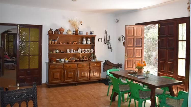 La casa en venta en la provincia de Málaga con más habitaciones: establo, piscina, pista de tenis y baloncesto