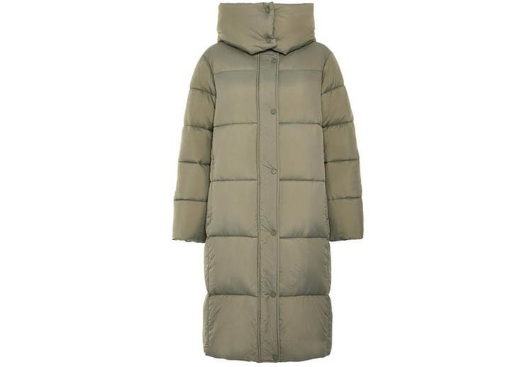 Primark compite con Stradivarius con un abrigo largo que es una pasada: al mismo precio