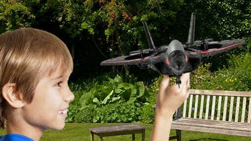 Carrefour lanza para Reyes Magos un drone con forma de avión que es un genómeno en ventas