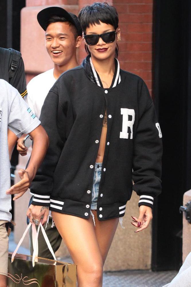 Bershka lanza un abrigo de beisbol que puso de moda Lady Di y ahora llevan las estrellas de Hollywood