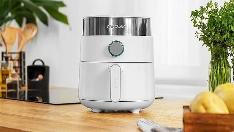 Cocinar más sano es posible con la freidora sin aceite de Amazon que parece llegada del futuro