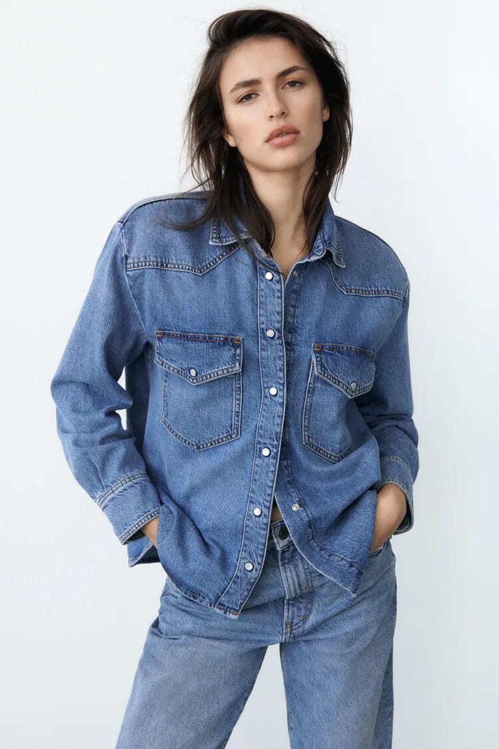 Rosalía y su nuevo look vaquero que encuentras en Zara a precio reducido: ideal para regalo