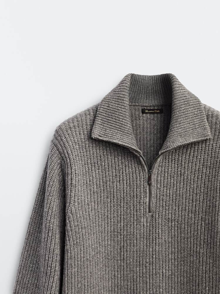 El jersey de Antonio Banderas con el que Massimo Dutti arrasa en ventas: ideal para invierno y primavera