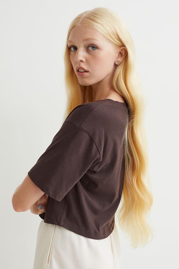 H&M revienta los precios en Rebajas: 3 camisetas ideales a menos de 3 Euros