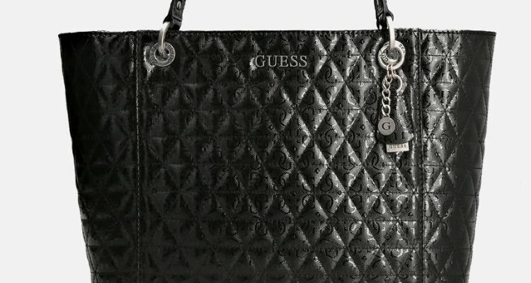 Gran expectación con 3 grandes bolsos de Guess rebajados en El Corte inglés que quedan ideales
