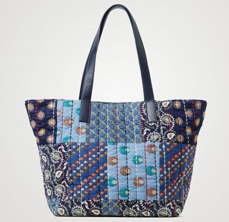 Desigual arrasa a Zara con 3 coloridos bolsos en rebajas: 50% de descuento