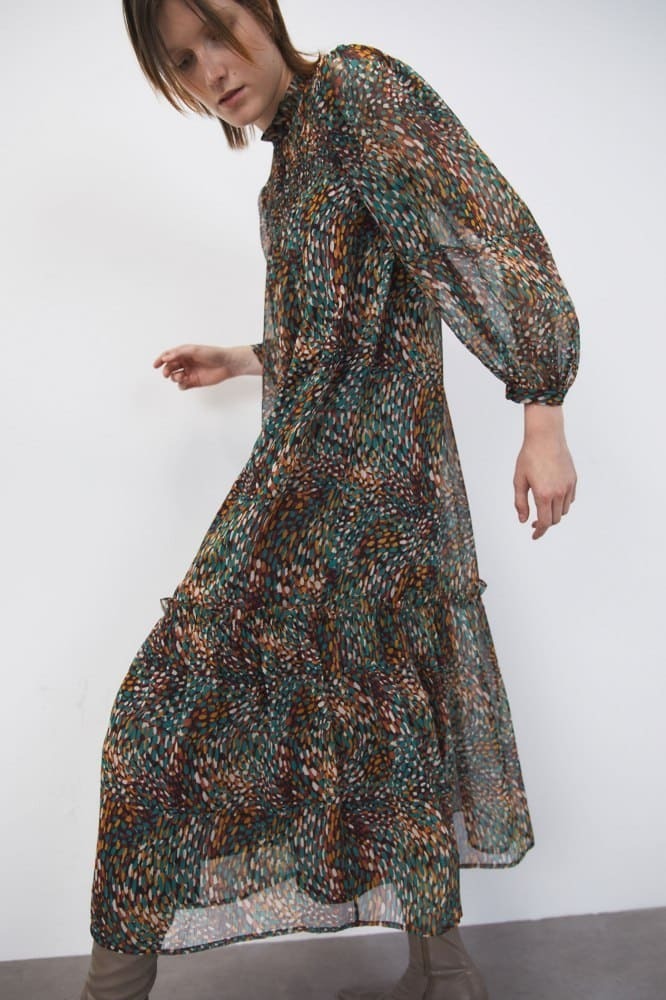 Estos son 3 vestidos de Sfera en rebajas que no encuentras en Zara con los que triunfarás en las fiestas