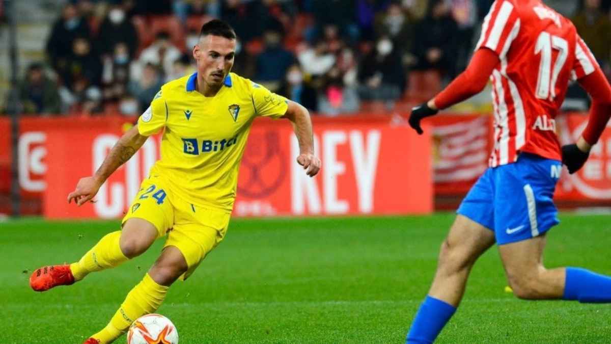 Fede San Emeterio gozó de su primera titularidad como jugador del Cádiz CF