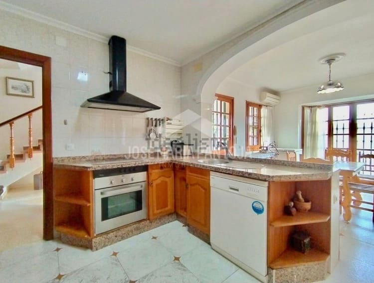 La casa unifamiliar en venta más imponente con jardín gigante de Jerez es una locura