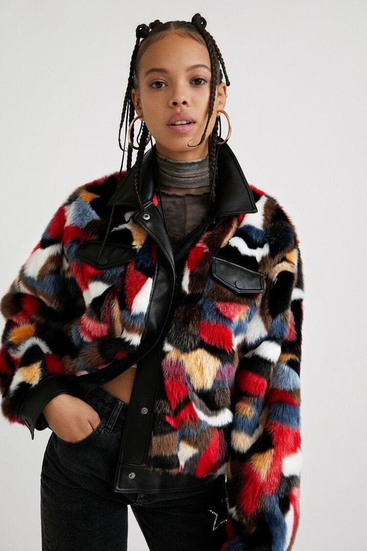 Desigual arrasa en rebajas con 4 cazadoras con las que no pasar desapercibida: 50% de ahorro