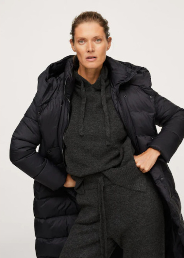 El abrigo de plumas de Melanie Griffith arrasa en las rebajas de Mango: 33% de descuento