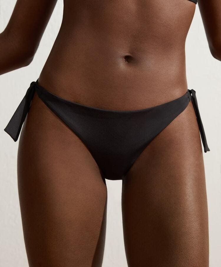 Oysho lanza de rebajas en pleno enero los bikinis más buscados para el verano